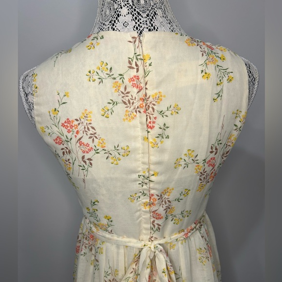 Vintage floral Gunne Sax style maxi dress with tiered skirt and matching shawl - Picture 8 of 15